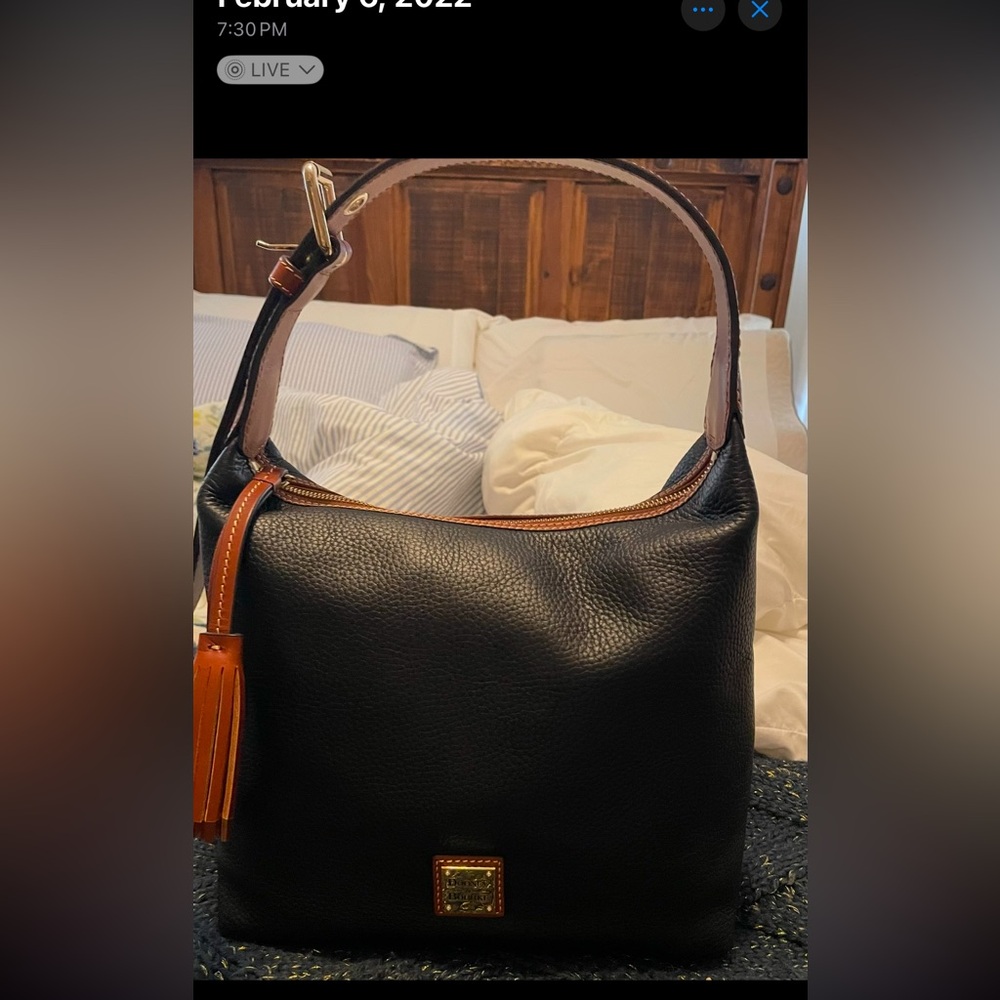 Dooney & Bourke shoulder handbag